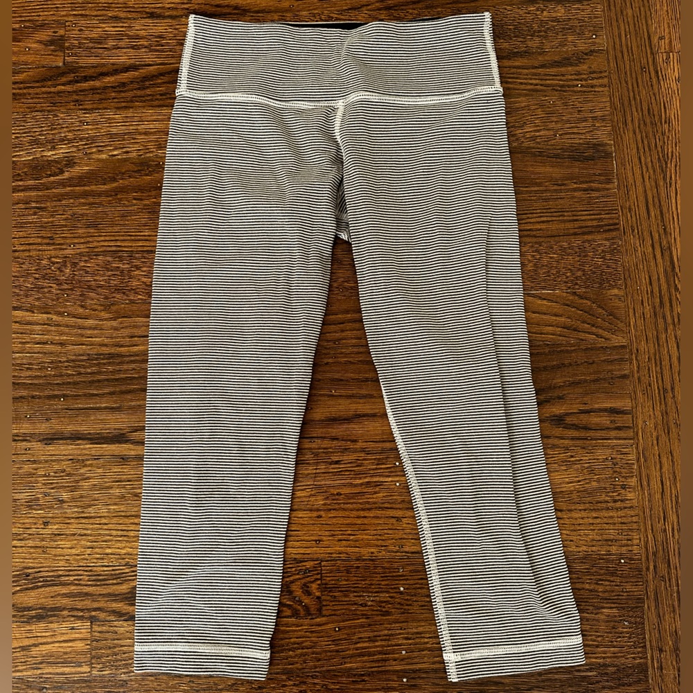 Lululemon wunder under crop micro stripe size 6